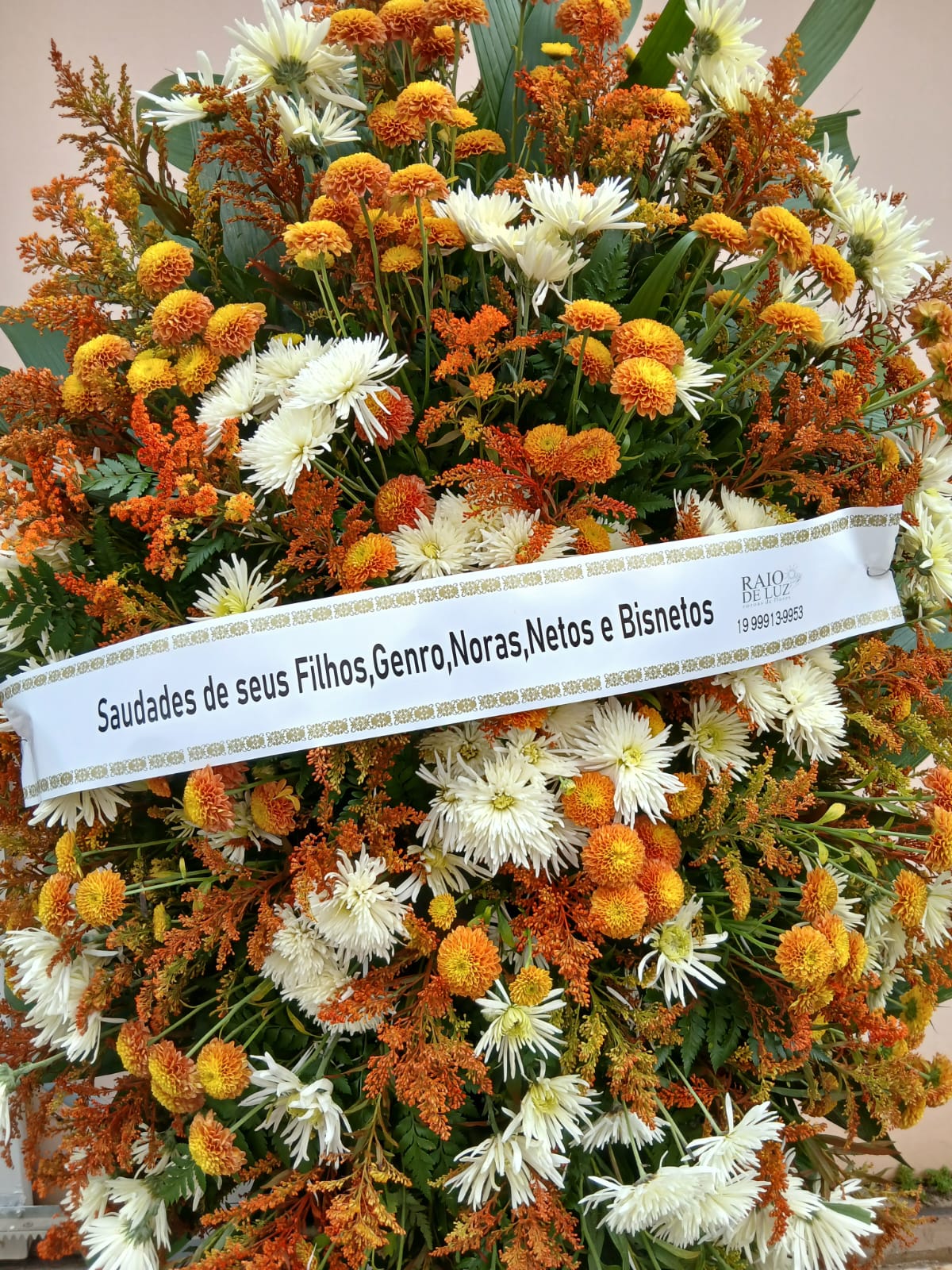 Coroas de Flores em tons de laranja e branco